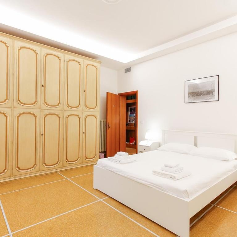 Large Apartment with Balcony - 2 Bedrooms - Appartamento con 2 Camere da Letto - 16