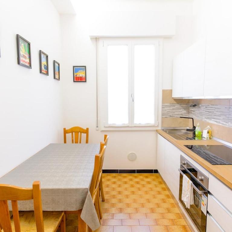 Large Apartment with Balcony - 2 Bedrooms - Appartamento con 2 Camere da Letto - 17