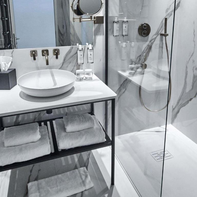 La Licorne Hotel & Spa Troyes - MGallery Collection - Suite en Duplex avec Lit King-Size et Canapé - 4