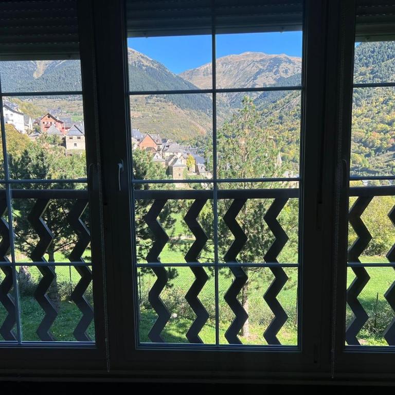 El Balcón de Vielha - Three-Bedroom Apartment - 9