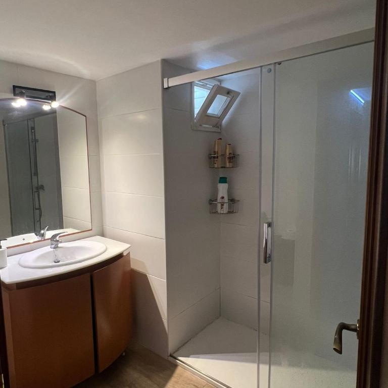 El Balcón de Vielha - Three-Bedroom Apartment - 11