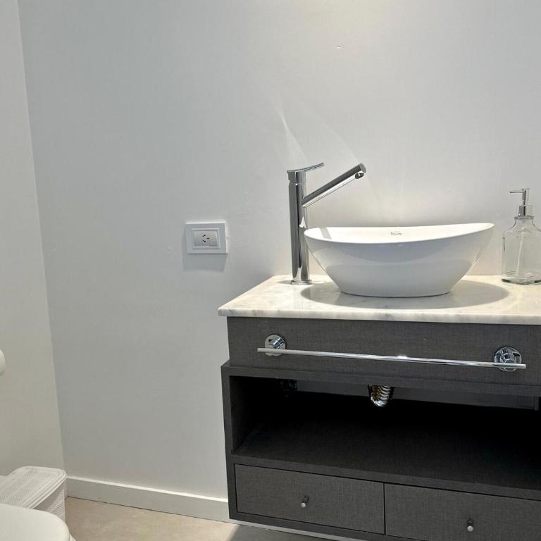 Moderno Departamento en Zona Guemes 5 - Apartamento de 1 dormitorio - 15