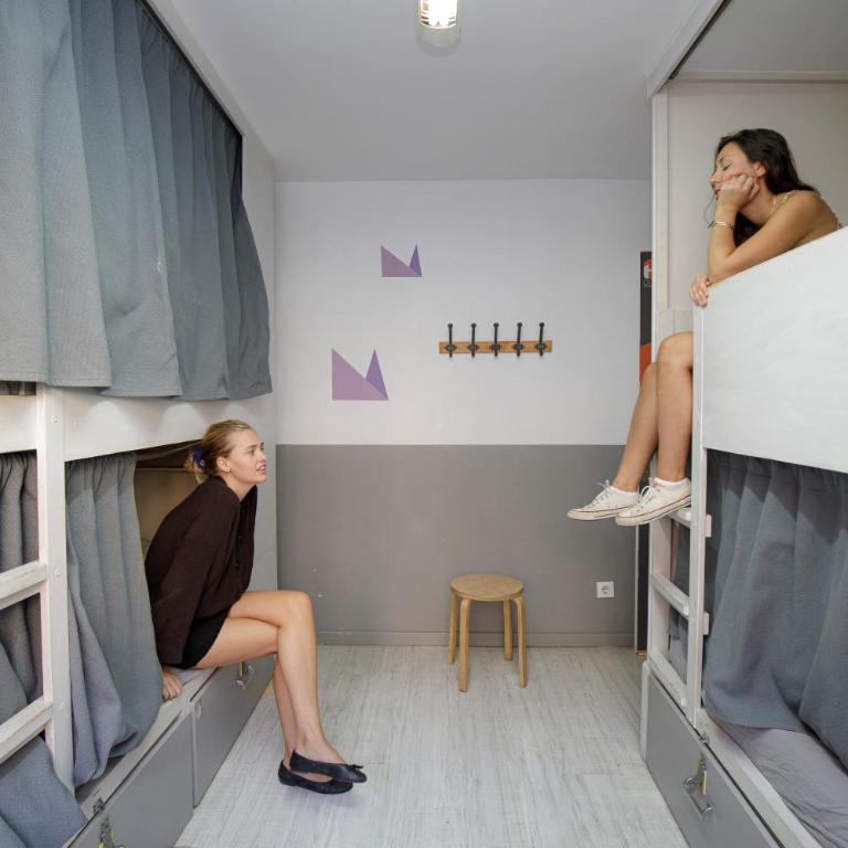 Onefam Ramblas - Bed in 4-Bed Mixed Dormitory Room - 4
