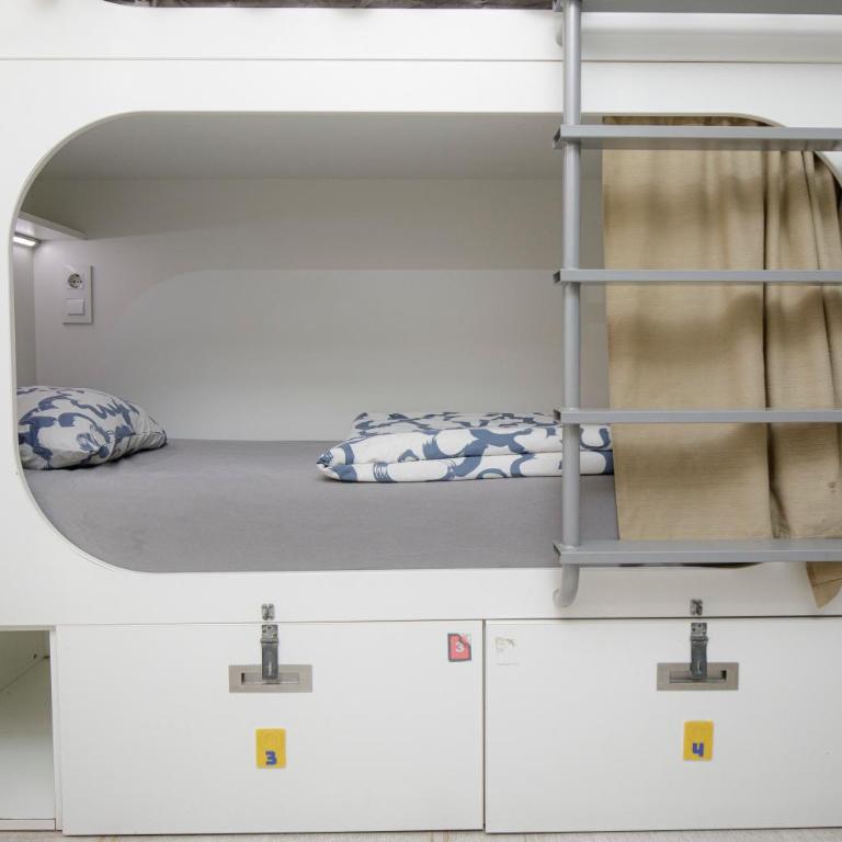 Onefam Ramblas - Bed in 8-Bed Mixed Dormitory Room - 12