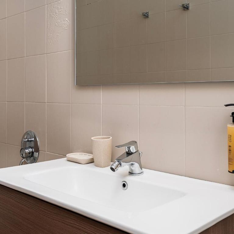 Stylish two-Bedroom apartment near Fiera Milano exhibition area just minutes from Wagner Metro Station Red Line M1 - Appartamento con 2 Camere da Letto - 14