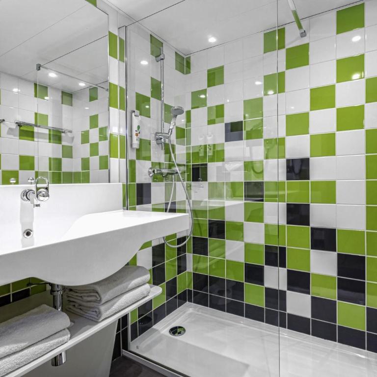 ibis Styles Avignon Sud - Chambre Double Standard avec Canapé-Lit et Douche - 3