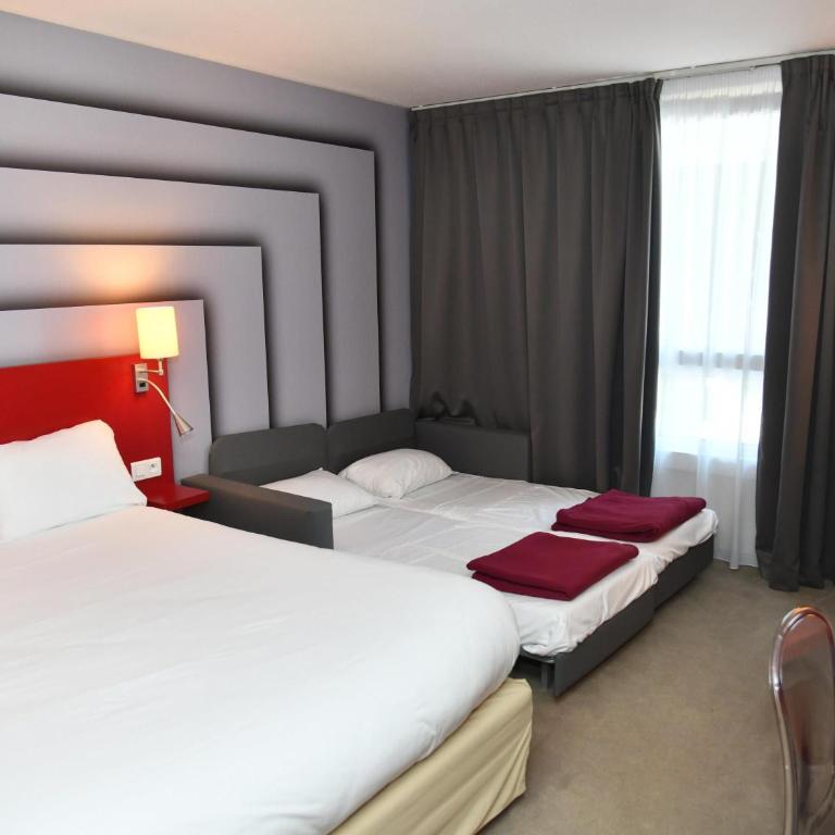 ibis Styles Avignon Sud - Chambre Familiale Standard avec 1 Lit Double et 2 Canapés-Lits - 5