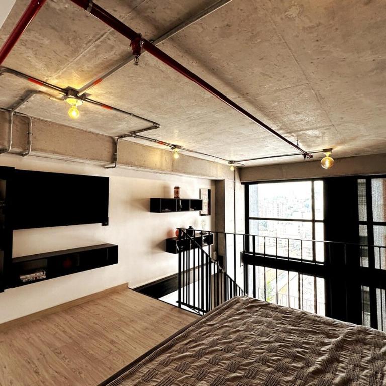Central Medellin Modern Loft - Balcony and Transit - One-Bedroom Apartment - 3