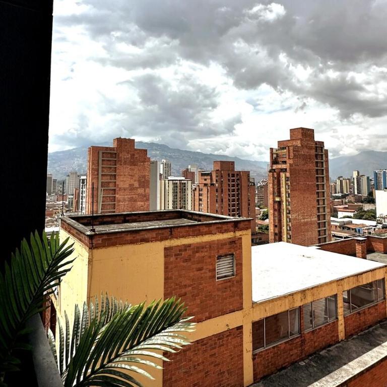 Central Medellin Modern Loft - Balcony and Transit - One-Bedroom Apartment - 5