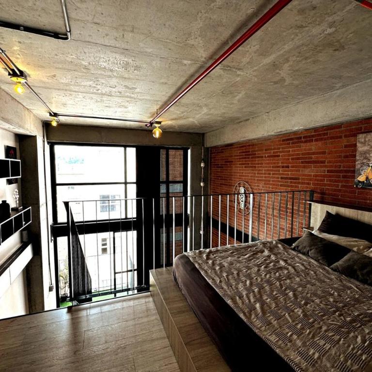 Central Medellin Modern Loft - Balcony and Transit - One-Bedroom Apartment - 9