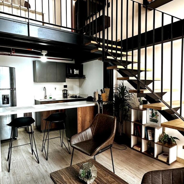 Central Medellin Modern Loft - Balcony and Transit - One-Bedroom Apartment - 10