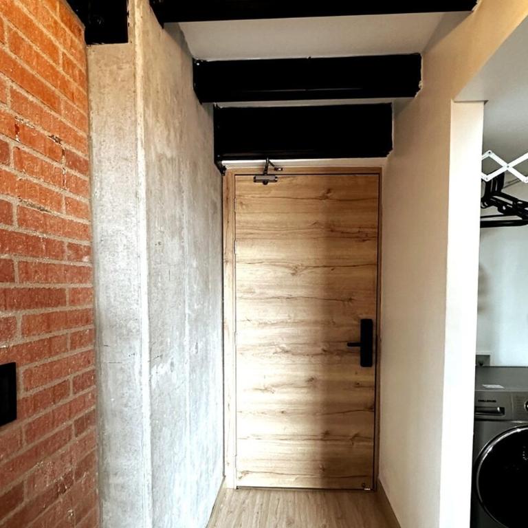 Central Medellin Modern Loft - Balcony and Transit - One-Bedroom Apartment - 13