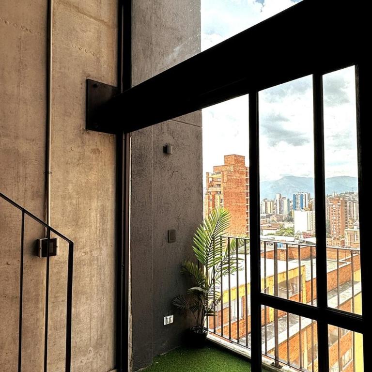 Central Medellin Modern Loft - Balcony and Transit - One-Bedroom Apartment - 15
