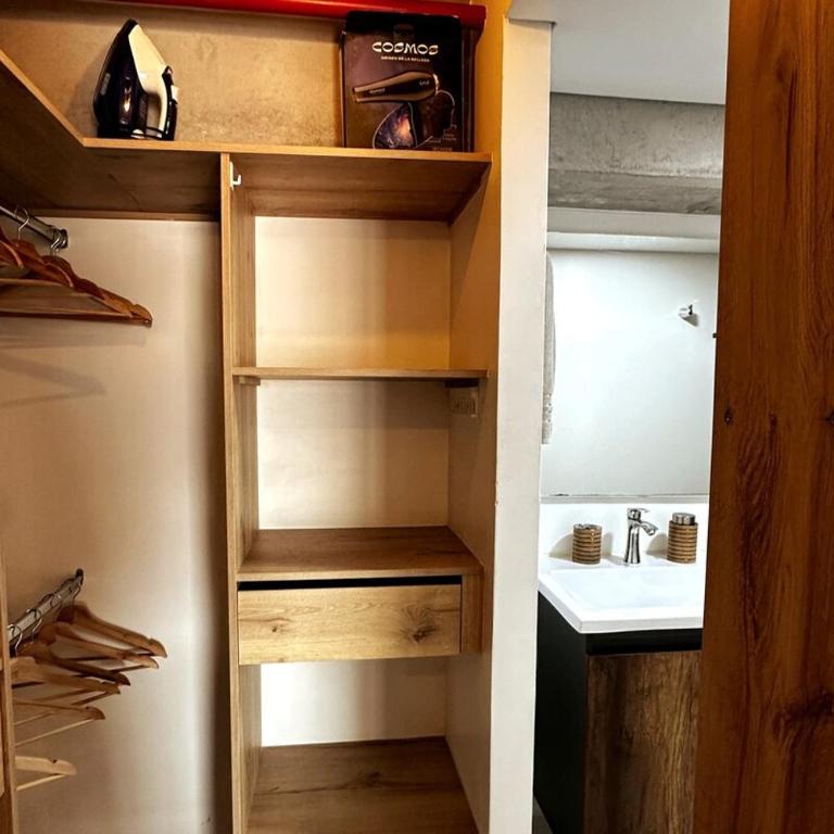 Central Medellin Modern Loft - Balcony and Transit - One-Bedroom Apartment - 19