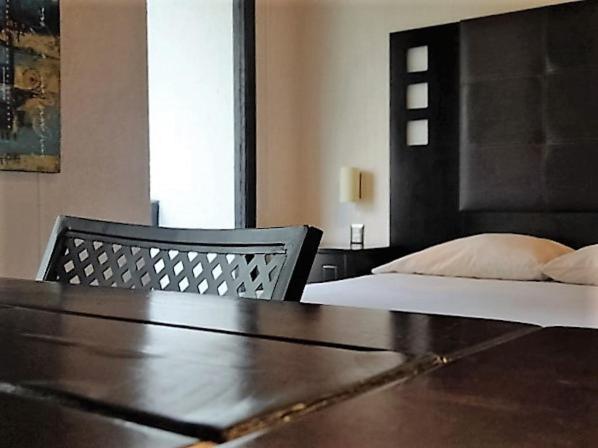 Aztic Hotel and Executive Suites - Standard Room - 3
