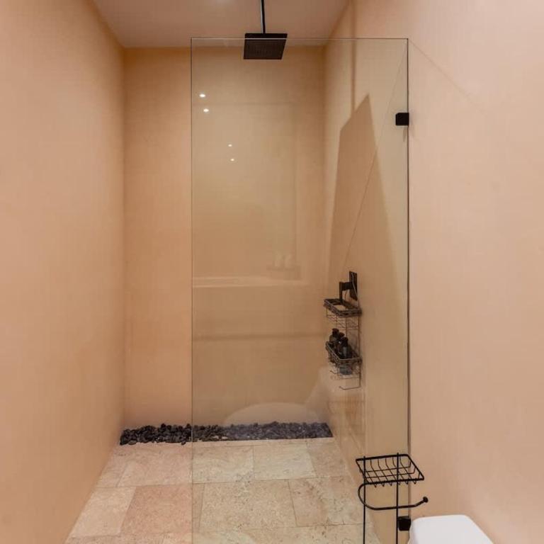 Deja Vu - Stylish 2BR Luxury Apartment with Private Pool - Apartment - 13