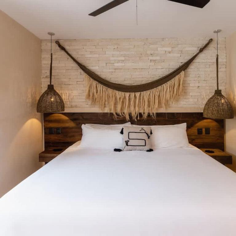 Deja Vu - Stylish 2BR Luxury Apartment with Private Pool - Apartment - 21