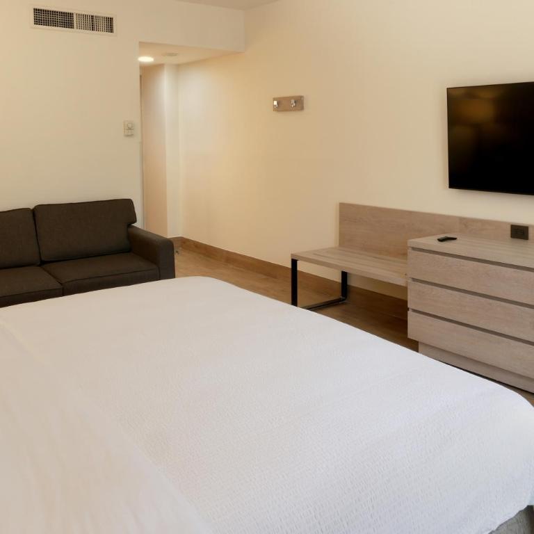 Holiday Inn Express Monterrey Galerias-San Jeronimo by IHG - Standard King Room - 2