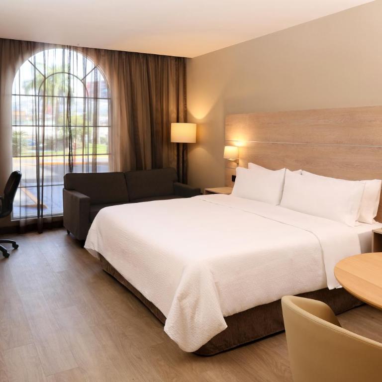 Holiday Inn Express Monterrey Galerias-San Jeronimo by IHG - Standard King Room with Kitchenette - 1
