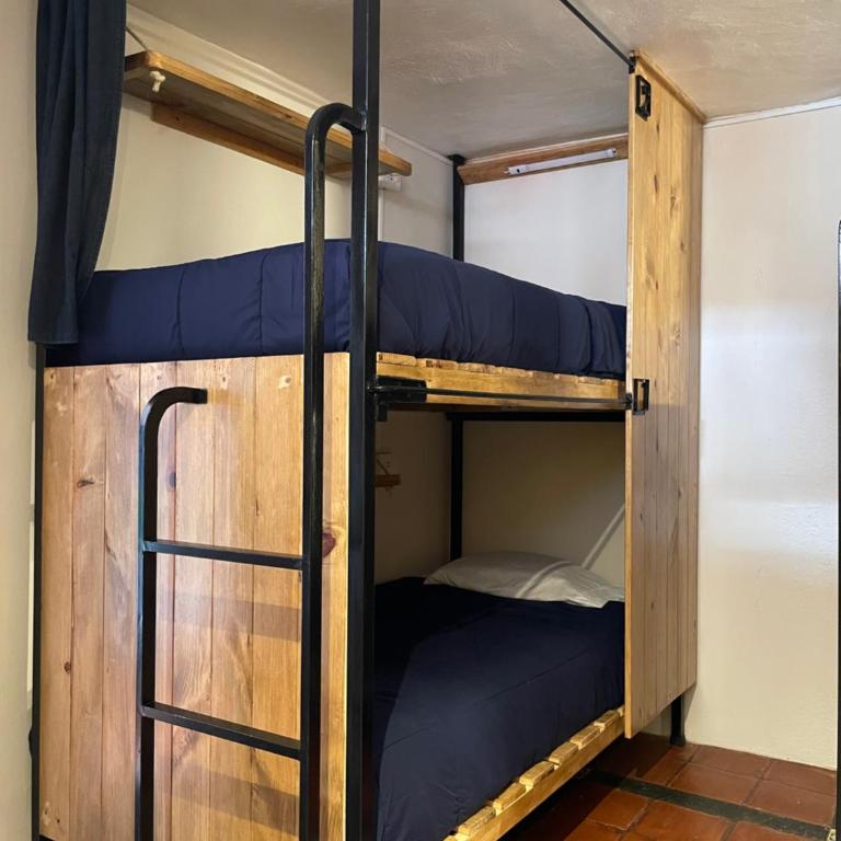 Hostal La Isla - Bed in 6-Bed Mixed Dormitory Room - 6