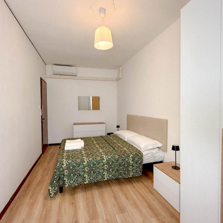 Residence Foscolo - Camera Matrimoniale/Doppia con Letti Singoli con Bagno in Comune - 2