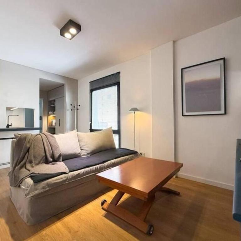 | Moderno en Av. Libertador | Seguridad 24hs | - Apartamento Superior - 13