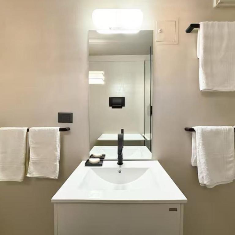 | Moderno en Av. Libertador | Seguridad 24hs | - Apartamento Superior - 34
