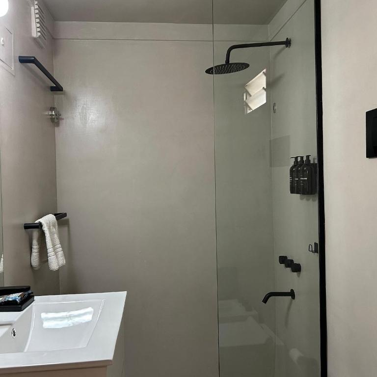 | Moderno en Av. Libertador | Seguridad 24hs | - Apartamento Superior - 33