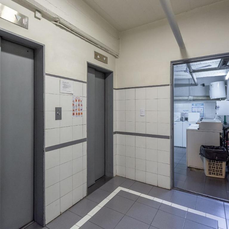 | Moderno en Av. Libertador | Seguridad 24hs | - Apartamento Superior - 48