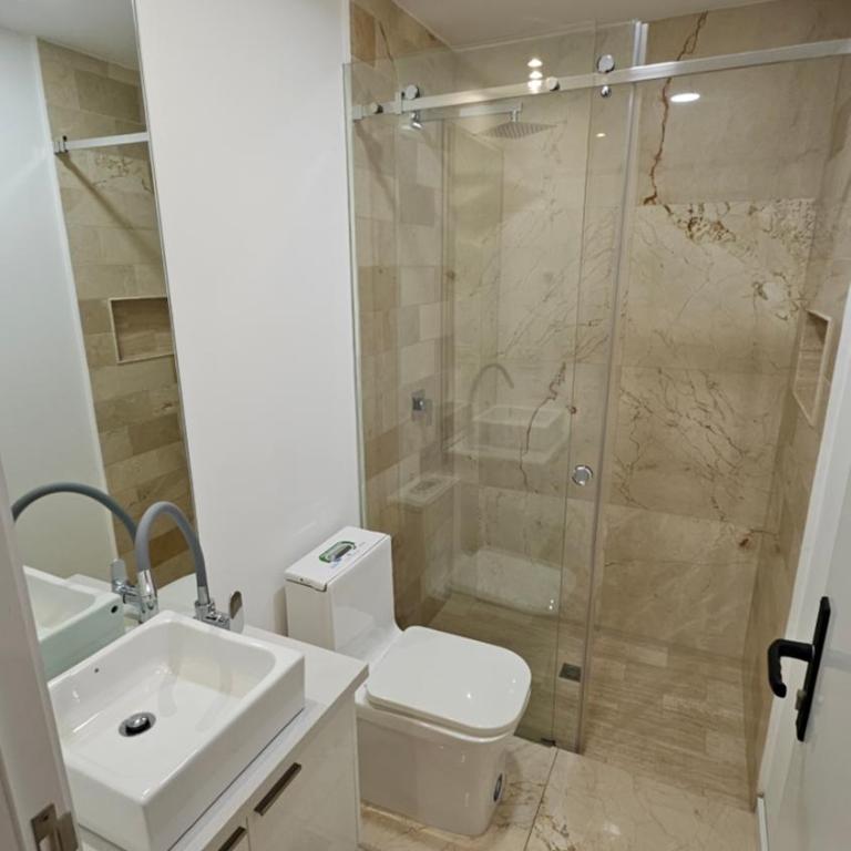 Departamente de lujo - Three-Bedroom Apartment - 12