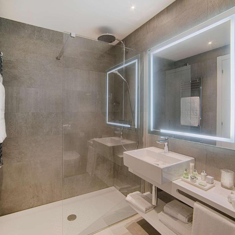 NH Collection Roma Centro - Premium Double or Twin Room with View - 6