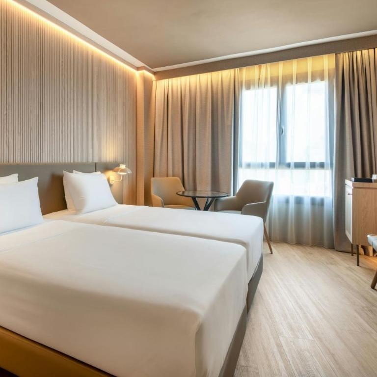 AC Hotel by Marriott Cartagena - Standard Twin Room with Two Twin Beds and City View - 4