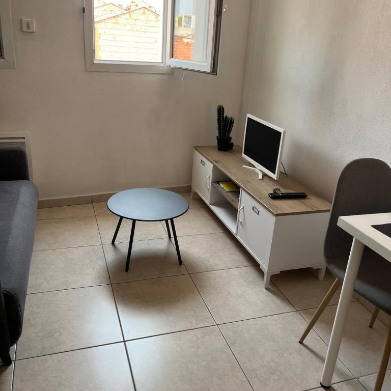 F2 moderne, proche gare, terrasse et parking prive - Appartamento con 1 Camera da Letto - 3