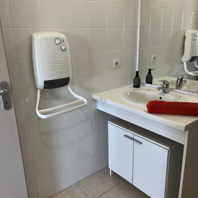 F2 moderne, proche gare, terrasse et parking prive - Appartamento con 1 Camera da Letto - 8