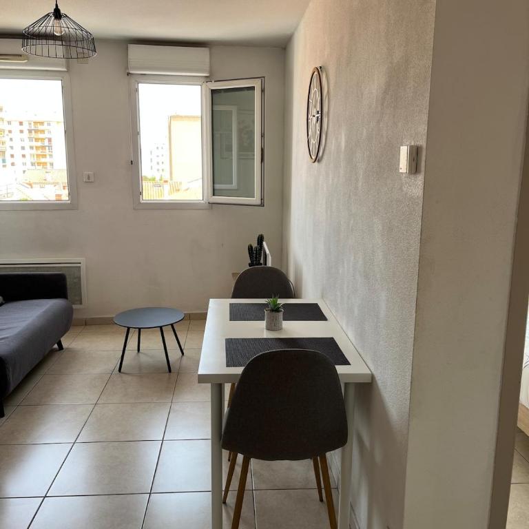 F2 moderne, proche gare, terrasse et parking prive - Appartamento con 1 Camera da Letto - 10