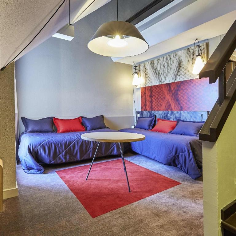 ibis Deauville Centre - Chambre en Duplex avec 1 Lit Double et 2 Lits Simples et avec Balcon - 6