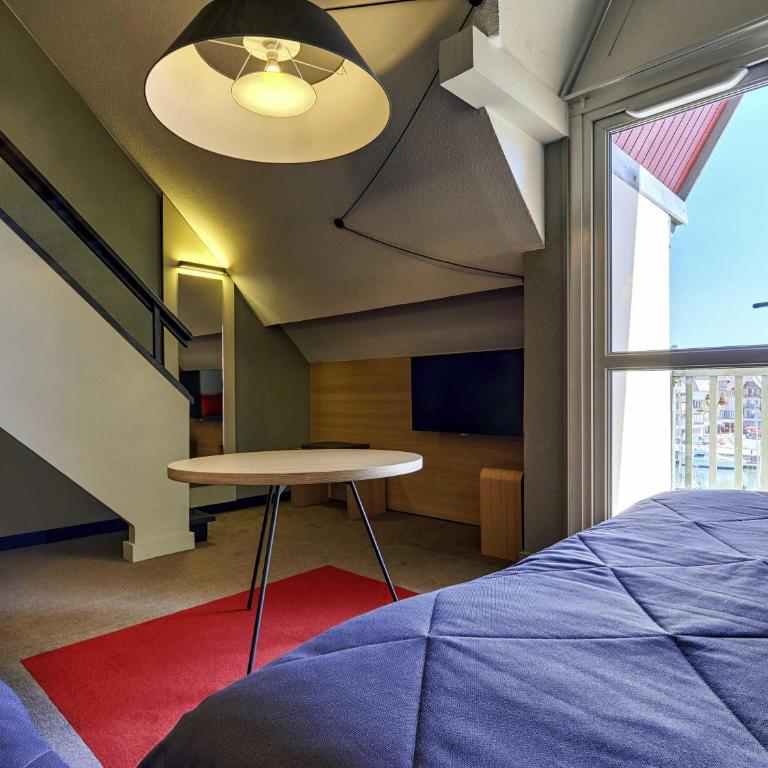 ibis Deauville Centre - Chambre en Duplex avec 1 Lit Double et 2 Lits Simples et avec Balcon - 3