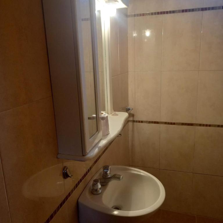 Casa Familiar con patio y parrilla - Casa de 3 dormitorios - 4