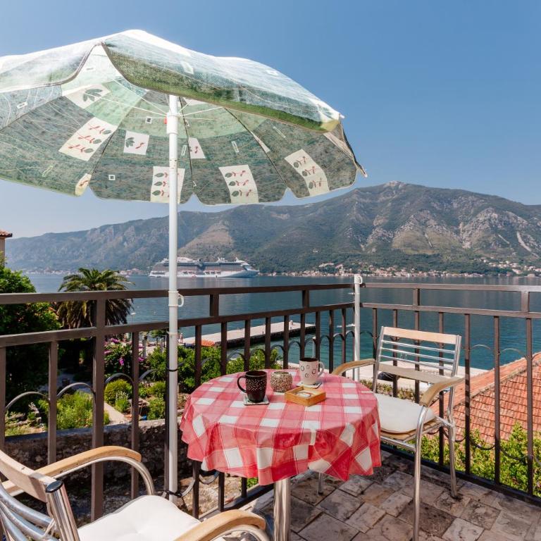 Celine's Place By The Sea - Studio Apartment with Sea View - 5