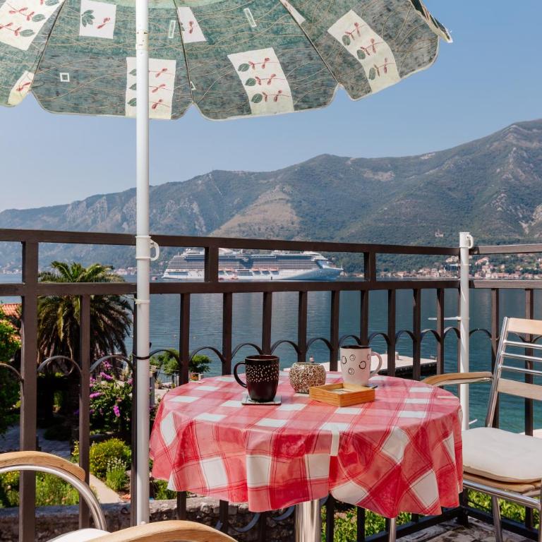 Celine's Place By The Sea - Studio Apartment with Sea View - 10