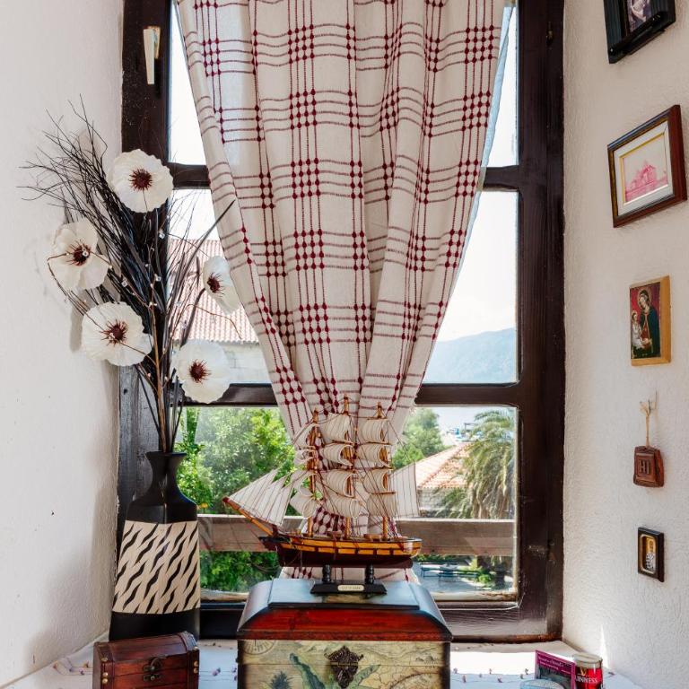 Celine's Place By The Sea - Studio Apartment with Sea View - 11