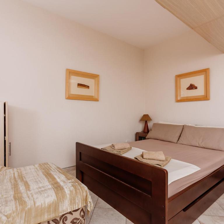 Celine's Place By The Sea - Studio Apartment with Sea View - 21