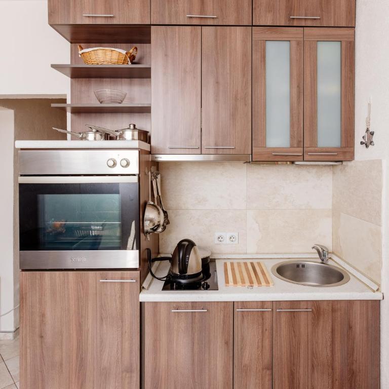 Celine's Place By The Sea - Studio Apartment with Sea View - 24
