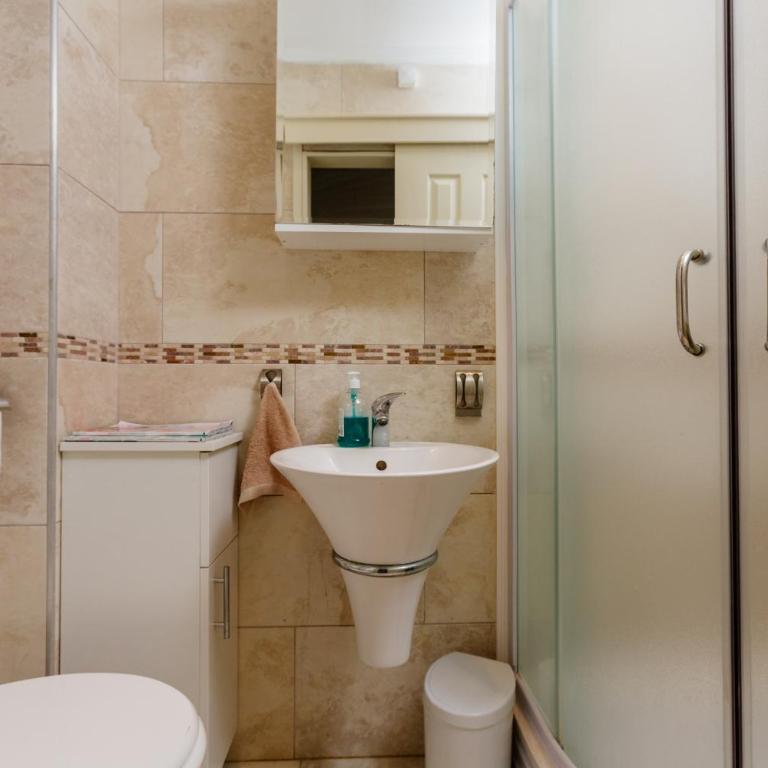 Celine's Place By The Sea - Studio Apartment with Sea View - 27