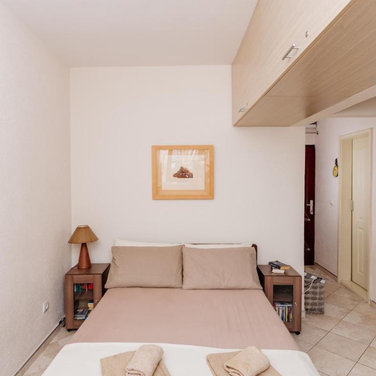 Celine's Place By The Sea - Studio Apartment with Sea View - 26