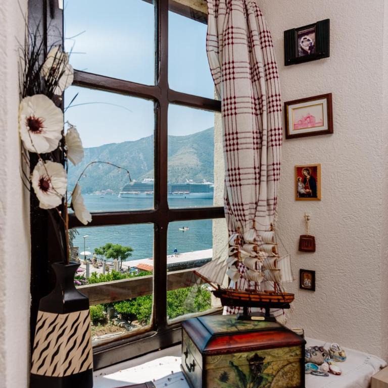 Celine's Place By The Sea - Studio Apartment with Sea View - 31