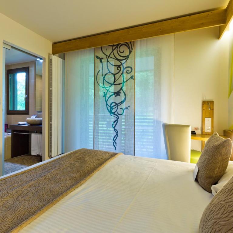 La Croix de Savoie & Spa - Chambre Double Supérieure avec Baignoire - 1