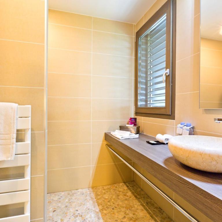 La Croix de Savoie & Spa - Chambre Double Supérieure avec Douche - 1