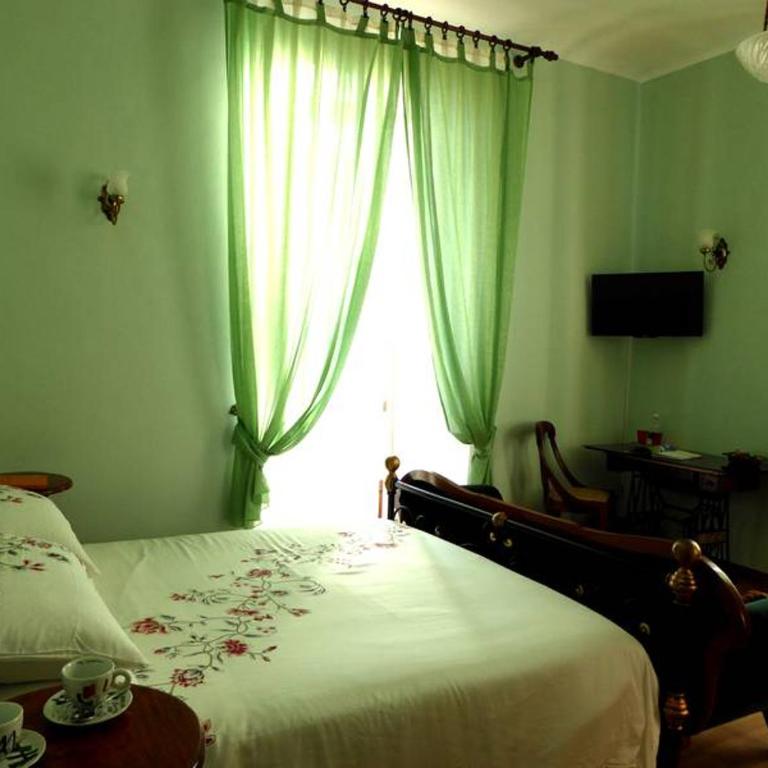 Da Nonna Vera - Deluxe Double Room (2 Adults + 1 Child) with Private Bathroom - 2