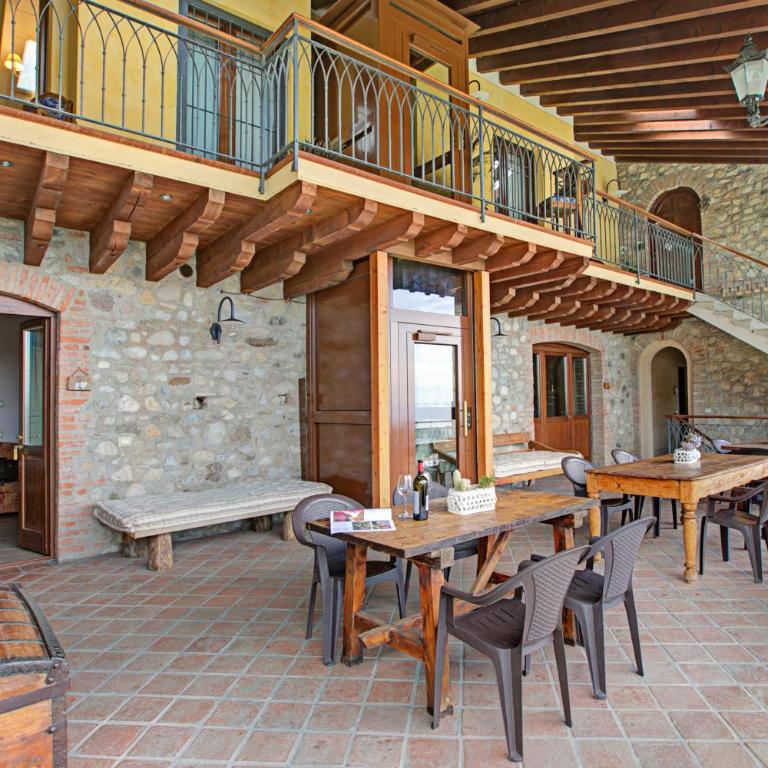 Agriturismo Cascina Crocelle - Lake View and Heated Pool - Two-bedroom apartment with Shared Garden - 9